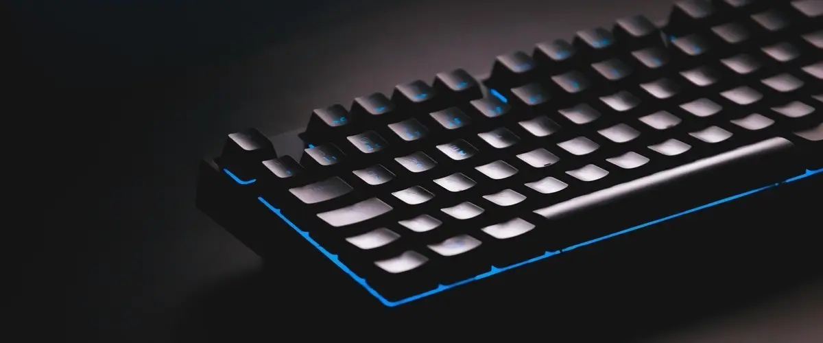 Clavier d'ordinateur utilisé pour travailler avec Windows