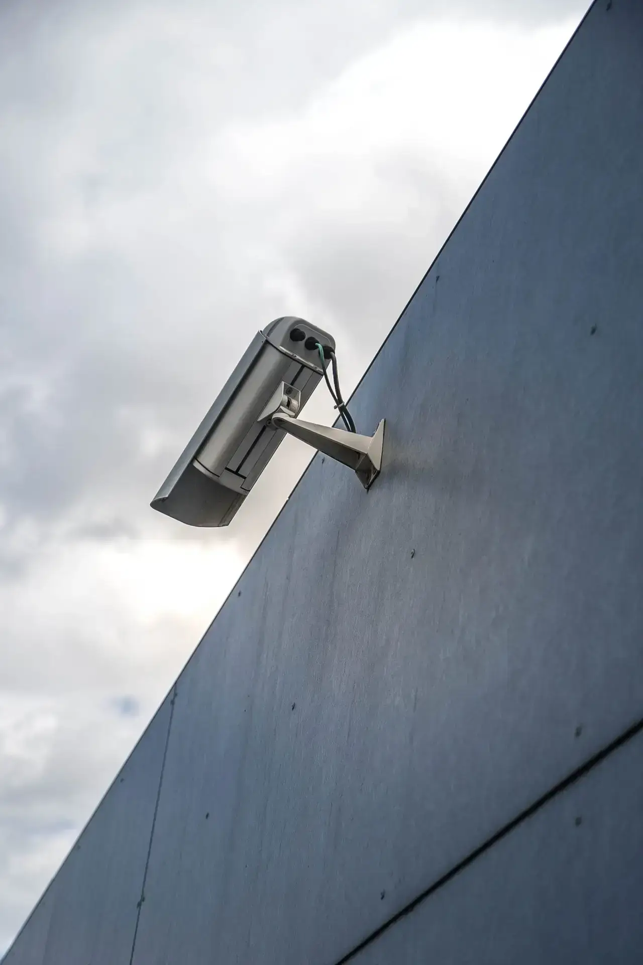 Caméra de surveillance représentant la cybersécurité et la gestion TI de Consultation M365
